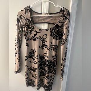Arden B beautiful short dress. Velvet flowers